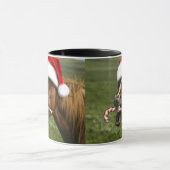 Funny Christmas horse with Santa Smiling Tasse (Zentrum)