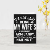 Funny Christmas Its Not Easy Being My Wife's Arm C Karte (Gelbe Blume)