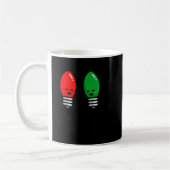 Funny Christmas Lights Pun Working Over Holidays_ Kaffeetasse (Links)