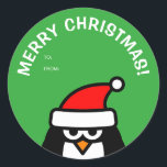 Funny Christmas Pinguin zu und von Aufklebern Runder Aufkleber<br><div class="desc">Funny Weihnachtspinguin zu und von Aufklebern. Niedlicher Cartoon-Design mit arktischem Vogel mit Hut aus dem Weihnachtsmann. Personalisieren Sie mit individuelle Name und Feiertag Gruß. Handy Label Siegel für Kinder Xmas Geschenke. Geeignet für Jungen und Mädchen.</div>