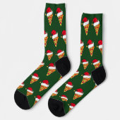 Funny Christmas Pizza Scheiben in Weihnachtsmannmü Socken (Linkes Detail)