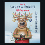 Funny Christmas Reindeer Holiday Party Weinetikett<br><div class="desc">Rudolph The Red Nose Rentier Weihnachten fröhlich und hell machen,  indem er Weihnachtslicht hangt.</div>