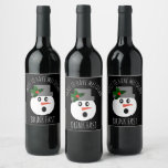 Funny Christmas Snowman Meltdown Drink Fast Weinetikett<br><div class="desc">Funny Christmas Snowman Meltdown Drink Fast Wine Labels kann etwas Lachen und Spaß zu Ihren Feierlichkeiten hinzufügen! Die Etiketten sind mit schwarzem, anpassbarem Hintergrund und einem Schneemann überrascht Gesicht in der Mitte. Er hat einen Hut mit grünen und roten heiligen Beeren. Der lustige Satz ist "kurz davor, sich zu melzen....</div>