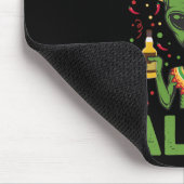 Funny Cinco De Mayo Illegal Alien Drinken Mousepad (Ecke)