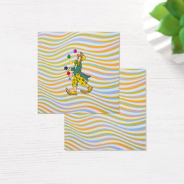 Funny Clown spielen mit farbenfrohen Balls