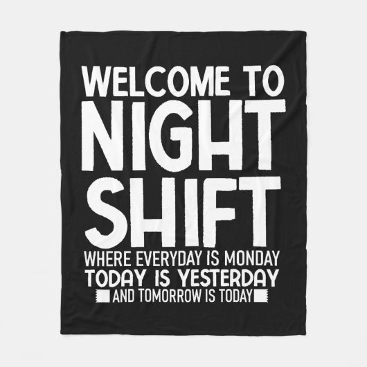 Funny CNA Shirt Funny Night Shift Shirt Fleecedecke (Vorderseite)