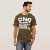 Funny CNC Operator Design Vater Machine T-Shirt (Vorne ganz)