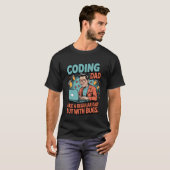 Funny Coding Dad Like a Regular Dad but With Bugs T-Shirt (Vorne ganz)