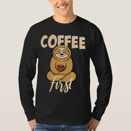 Funny Coffee First Sprichwort Slots mit T-Shirt (Vorderseite)