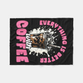 Funny Coffee Gift - Everything Is Better With Coff Fleecedecke (Vorderseite (Horizontal))