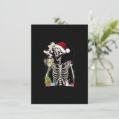 Funny Coffee Skeleton Xmas Kaffee Drink Weihnachte Einladung (Stehend Vorderseite)