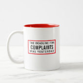 Funny Complaints Deadline, Modern Minimalist  Zweifarbige Tasse (Links)