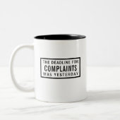 Funny Complaints Deadline, Modern Minimalist  Zweifarbige Tasse (Links)