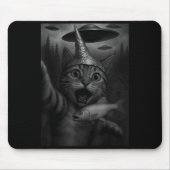 Funny Consracy Cat In Tin Foil Hat Panics At Alien Mousepad (Vorne)