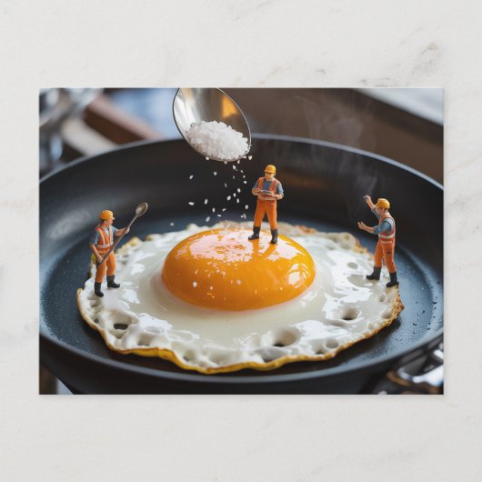 Funny Construction Worker Fixing Eggs Pouring Salt Postkarte (Vorderseite)