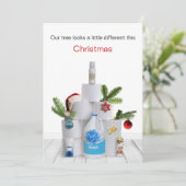 Funny Covid Christmas Tree Feiertagskarte (Stehend Vorderseite)