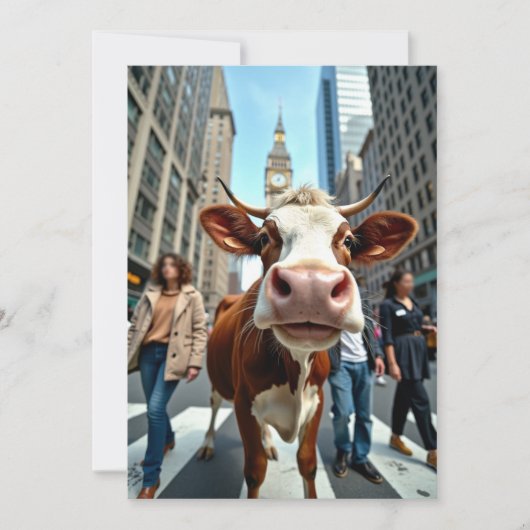 Funny Cow Selfie an der belebten City Street Einladung (Vorderseite)