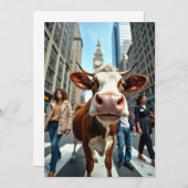 Funny Cow Selfie an der belebten City Street Einladung (Vorne/Hinten)
