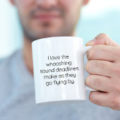 Funny Coworker Deadlines trendy Simple Typografie Zweifarbige Tasse