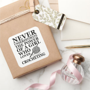 Funny Crochet zitiert Häkelchen Geschenk Quadratischer Aufkleber