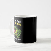 Funny Crocodile Let's Eat Commas Saves Lives Gramm Kaffeetasse (Vorderseite Links)