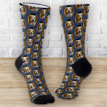 Funny Custom Pet Foto Hund Katzen Muster Blau Socken<br><div class="desc">Ein unglaublich witzig und charmantes Accessoire, das Ihnen ein Lächeln ins Gesicht bringen wird - die Funny Custom Pet Foto Circular Grid Pattern Crew Socks. Diese reizvollen Socken verbinden Ihre Liebe für Haustiere mit einem spielerischen und auffälligen Design und schaffen so ein einzigartiges und personalisiertes Modestatement. Das Muster besteht aus...</div>