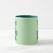 Funny Custom Text denken weniger dumm mehr grün Tasse (Zentrum)