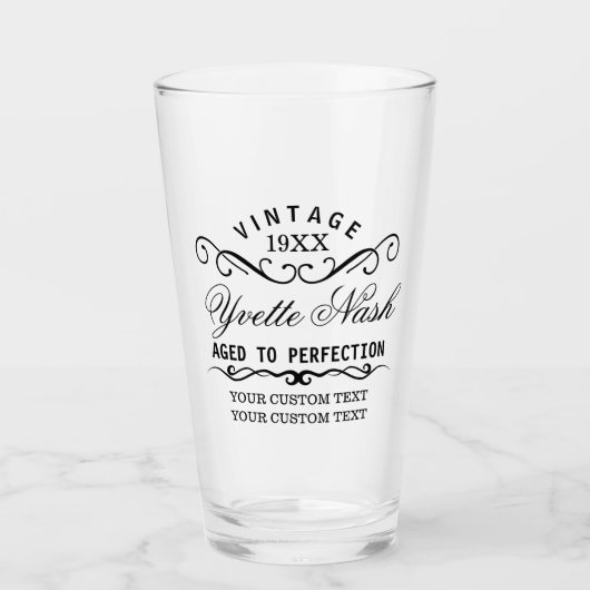 Funny Custom Vintag Birthday Alter zur Perfektion Glas (Vorderseite)