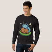 Funny Cute Capybara and Axolotl Sleeping Peaceful  Sweatshirt (Vorne ganz)