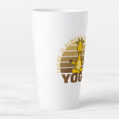 Funny cute giraffe doing yoga. funny yoga poses milchtasse (Vorderseite)