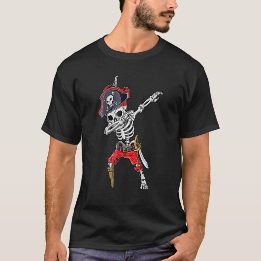 Funny Dabbing Skeleton Pirate Halloween T-Shirt (Vorderseite)
