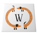 Funny Dackel Sausage Dog Monogramm Fliese<br><div class="desc">Niedliche und lustige Dackel,  Wursthunde oder Dackel Hunde in ständiger Bewegung. Anpassen durch Ändern oder Entfernen des Initials.</div>