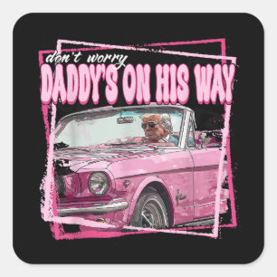 Funny Daddys Zuhause Trump Pink 2024 Nimm America Quadratischer Aufkleber