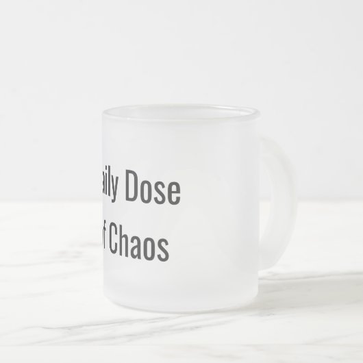 Funny "Daily Dose of Chaos" Mattglastasse (VorderseiteRechts)
