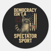 Funny Democracy Isn't A Spectator Srt Runder Aufkleber (Vorderseite)