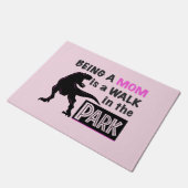 Funny Dinosaur Eine Mama ist ein Spaziergang im Pa Fußmatte (Schrägansicht)