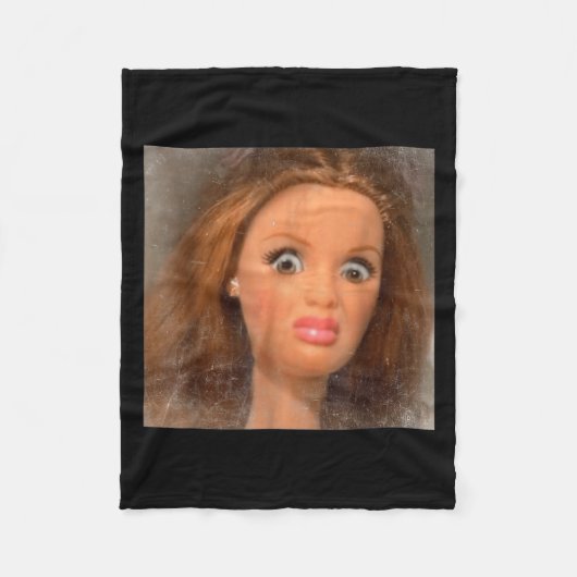 Funny Disguguast Doll Face Meme Fleecedecke (Vorderseite)