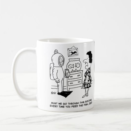 Funny Diver Cartoon mit Man Füttre Goldfish Kaffeetasse (Links)
