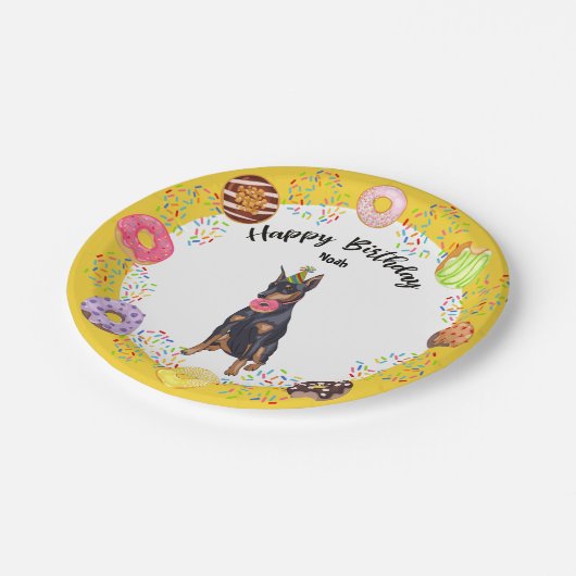 Funny Doberman Birthday Party Paper Plate Pappteller (Schrägansicht)