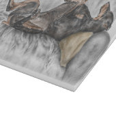 Funny Doberman on Sofa Schneidebrett (Ecke)
