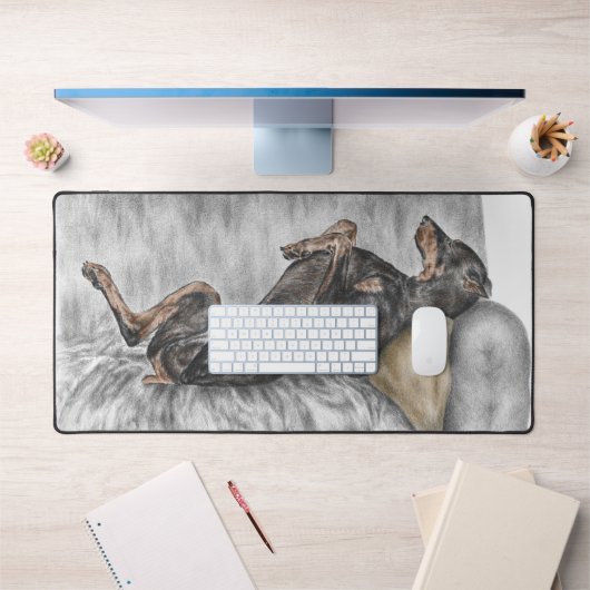 Funny Doberman on Sofa Schreibtischunterlage (Büro 1)