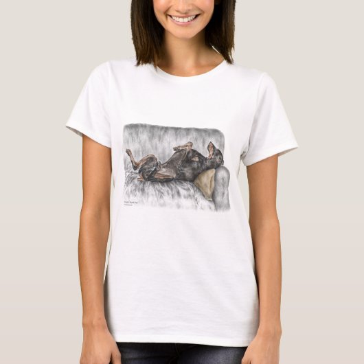 Funny Doberman on Sofa T-Shirt (Vorderseite)
