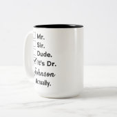 Funny Doctor Gift – It's Dr Actually Custom Name Zweifarbige Tasse (Vorderseite Links)
