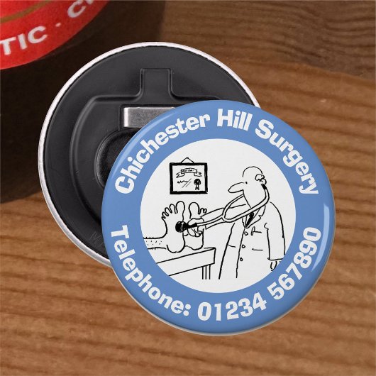 Funny Doctor mit Stethoskop Checking Feet. Flaschenöffner