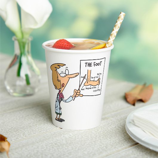 Funny Doctor Teaching Foot Anatomy Pappbecher