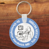 Funny Doctor with Stethoscope Checking Feet. Schlüsselanhänger (Vorderseite)