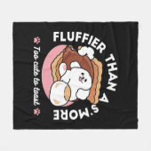 Funny Dog and S’more Design – Kawaii Pet Lover Pun Fleecedecke (Vorderseite (Horizontal))