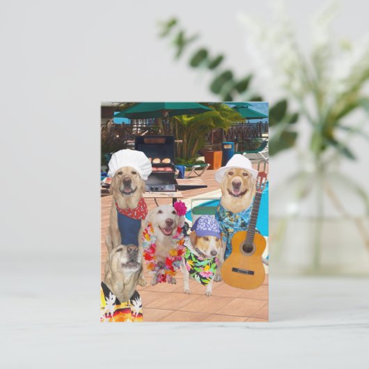 Funny Dog Anpassbare Pool Party Postcard Einladung (Stehend Vorderseite)