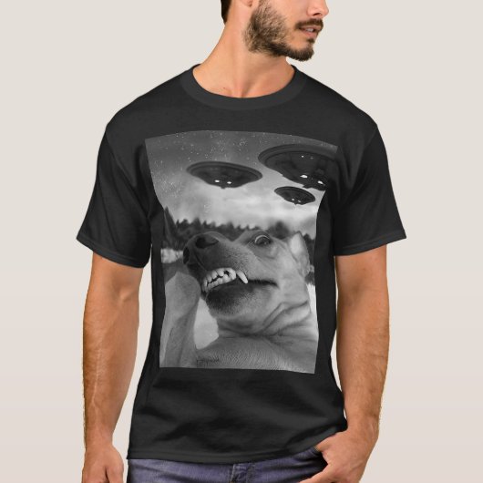 Funny Dog Face Taking Selfie With Alien Funny Alie T-Shirt (Vorderseite)