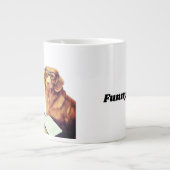 Funny dog saß vor dem Magazin Jumbo-Tasse (Vorderseite)